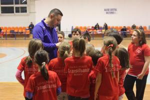 Mos Craciun a venit si la ...Handbal (Sc.11)