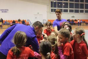 Mos Craciun a venit si la ...Handbal (Sc.11)