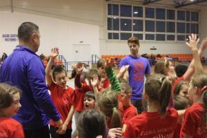 Mos Craciun a venit si la ...Handbal (Sc.11)